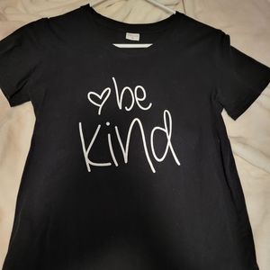 5/$25 🥳"BE KIND" TSHIRT